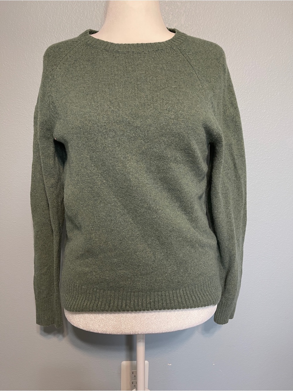 J.Crew Womens Olive Green Crewneck Sweater Pullover Old Money Lambs Wool Small